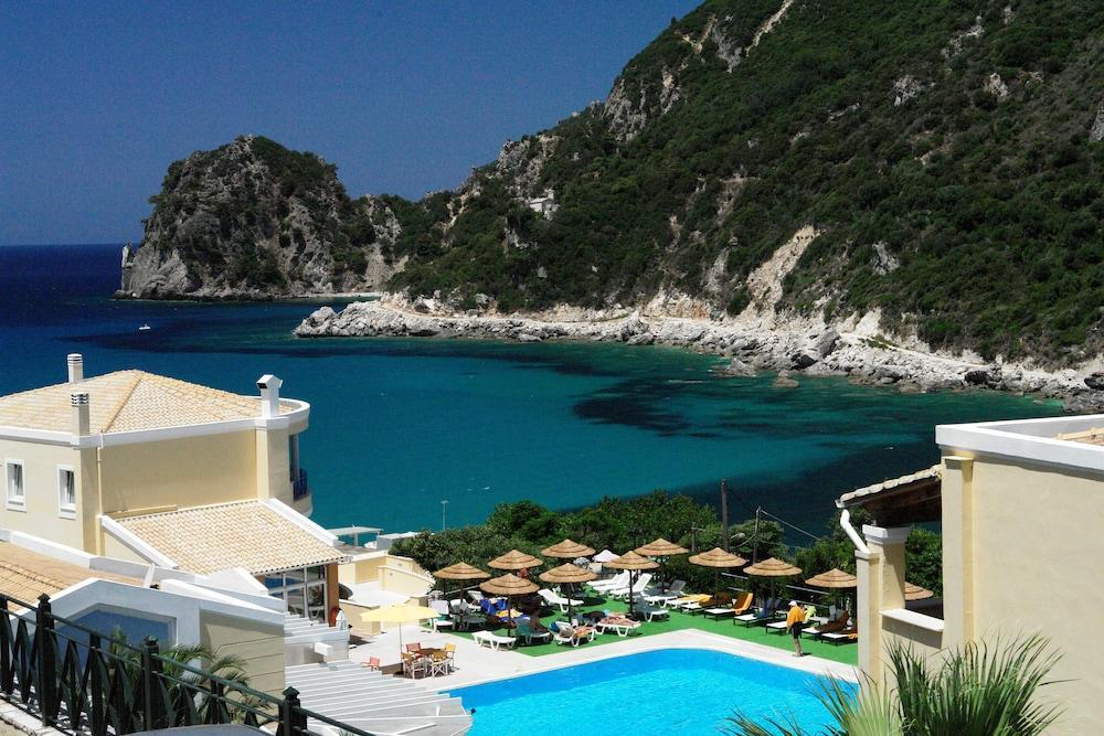 Ithea Hotel 4*